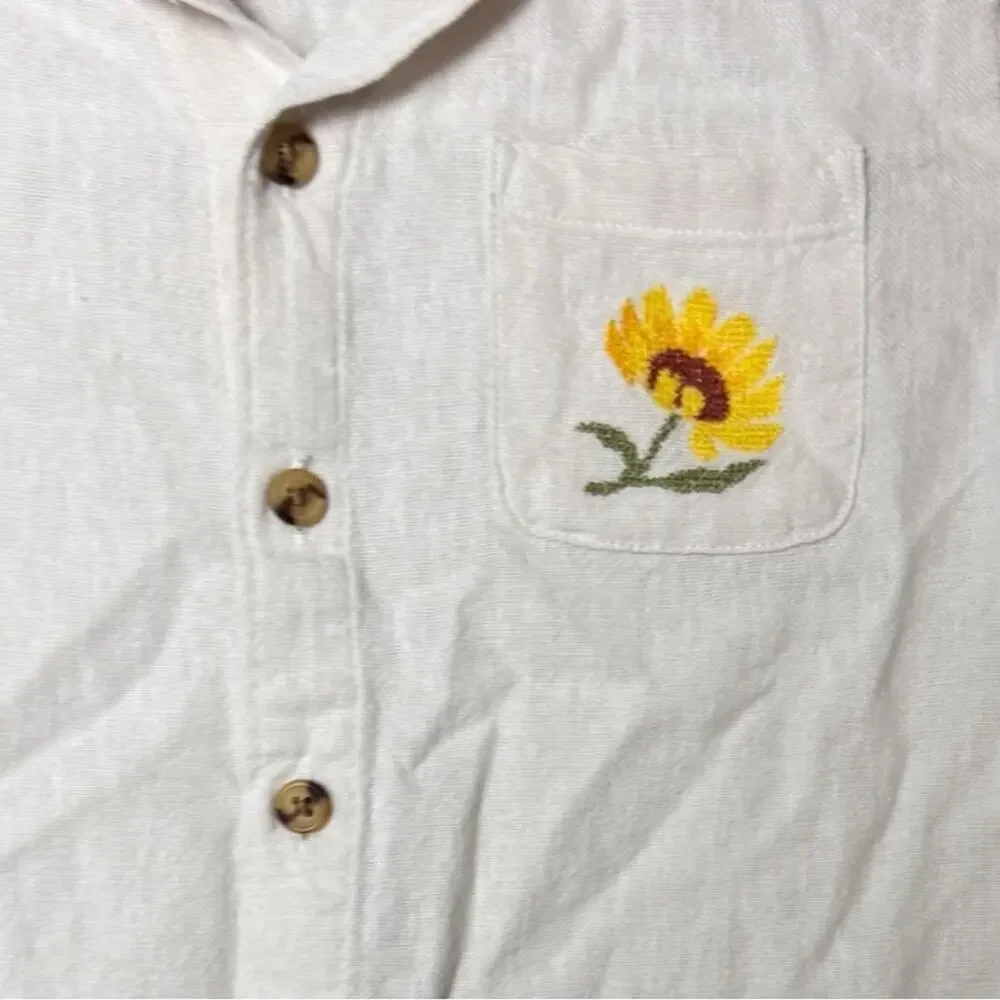 Old Navy Kids  Button Front Shirt with Embroidered Designs Sz 5T NWT